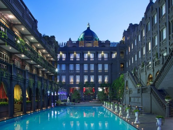 resort-mewah-bernuansa-pegunungan-di-gh-universal-hotel
